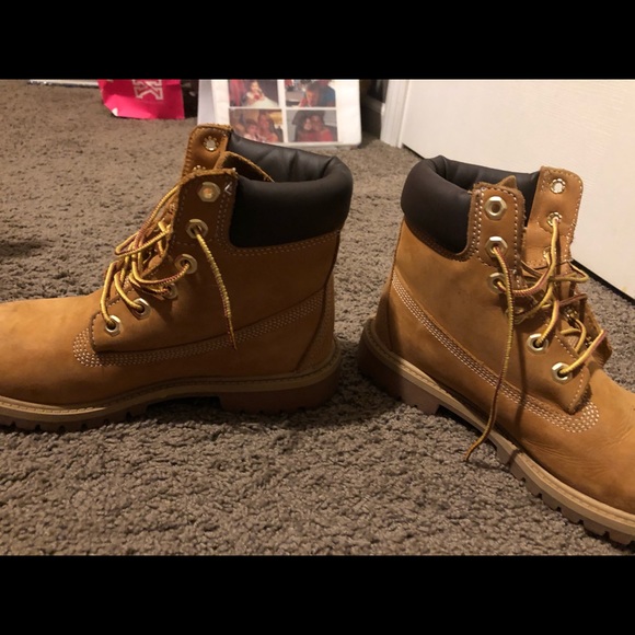 Kids Timberlands size 4 so women’s size 6 - Picture 3 of 5